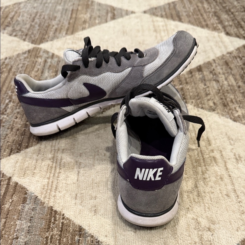 Nike Sneakers in Gray and Purple